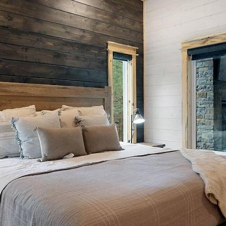 Lone Pine Lodge. Brand New! 2 Bedroom Luxury Cabin. 布罗肯鲍 外观 照片