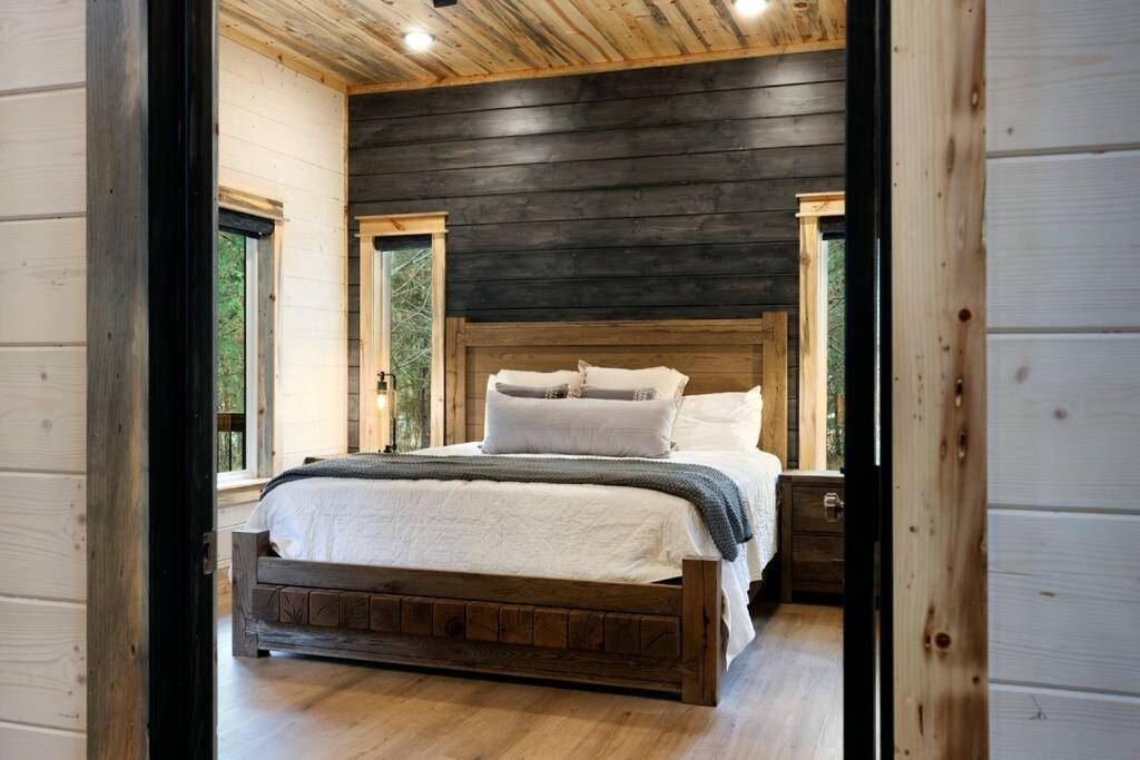 Lone Pine Lodge. Brand New! 2 Bedroom Luxury Cabin. 布罗肯鲍 外观 照片