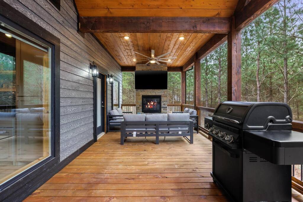 Lone Pine Lodge. Brand New! 2 Bedroom Luxury Cabin. 布罗肯鲍 外观 照片