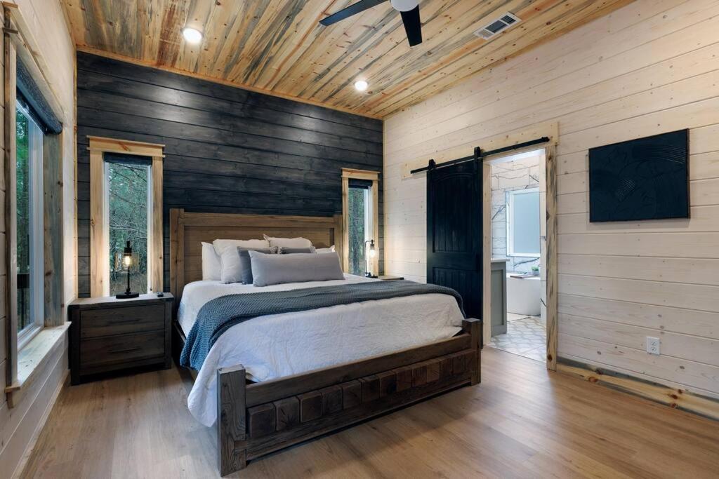 Lone Pine Lodge. Brand New! 2 Bedroom Luxury Cabin. 布罗肯鲍 外观 照片