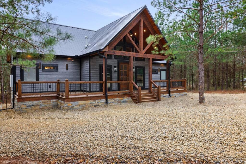 Lone Pine Lodge. Brand New! 2 Bedroom Luxury Cabin. 布罗肯鲍 外观 照片