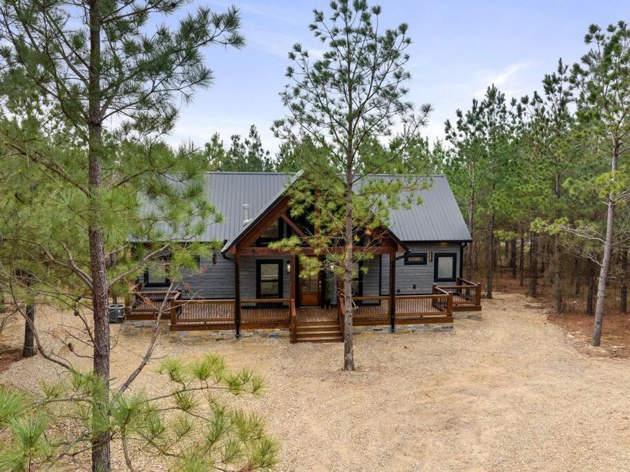 Lone Pine Lodge. Brand New! 2 Bedroom Luxury Cabin. 布罗肯鲍 外观 照片