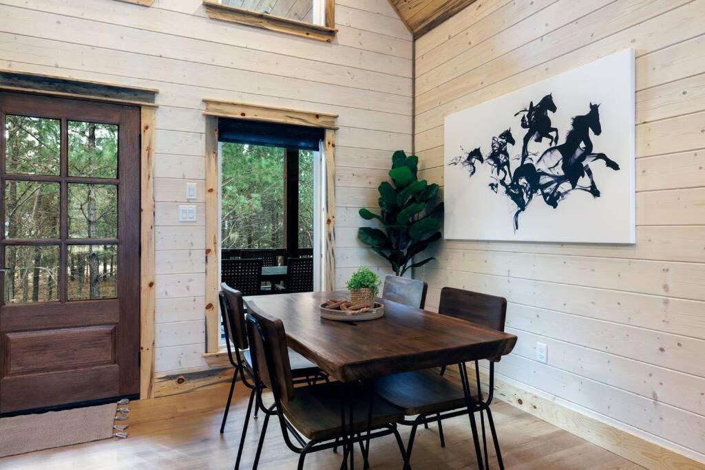 Lone Pine Lodge. Brand New! 2 Bedroom Luxury Cabin. 布罗肯鲍 外观 照片