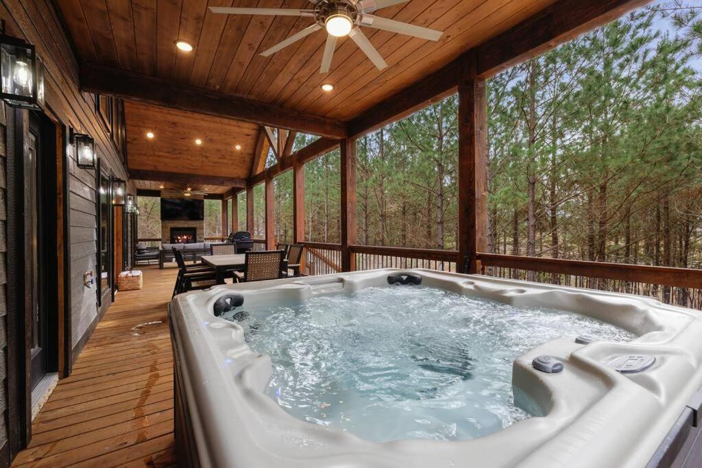 Lone Pine Lodge. Brand New! 2 Bedroom Luxury Cabin. 布罗肯鲍 外观 照片